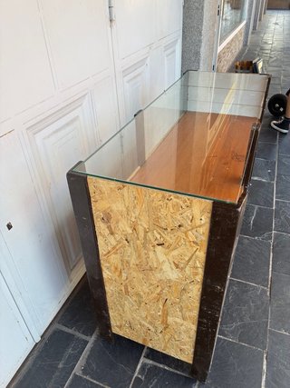 Mostrador cristal y madera