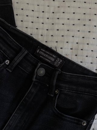 Pantalón vaquero negro Stradivarius Talla 32