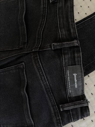 Pantalón vaquero negro Stradivarius Talla 32
