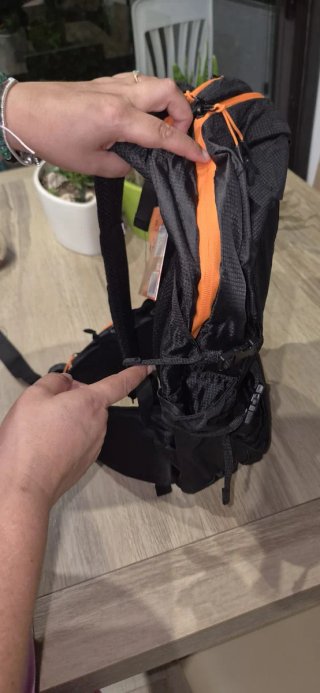 Mochila senderismo CRIVIT 9kg y funda impermeable