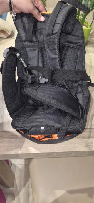 Mochila senderismo CRIVIT 9kg y funda impermeable