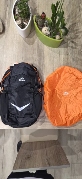 Mochila senderismo CRIVIT 9kg y funda impermeable