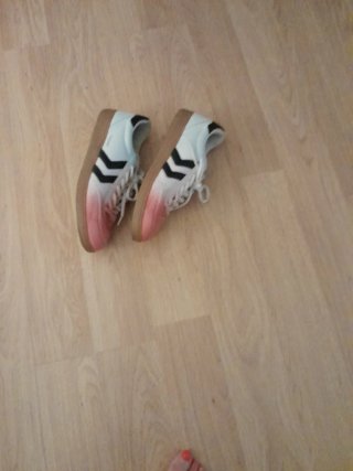 Zapatillas Hummel rosas y blancas