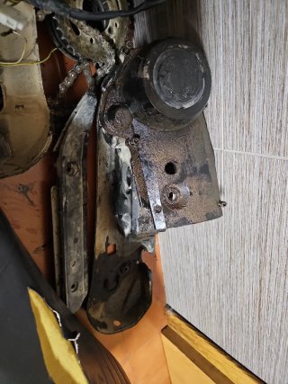 Tapadera motor plástico Derbi Variant Start