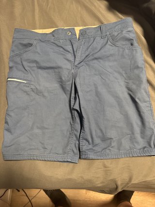 Pantalón corto de vestir azul