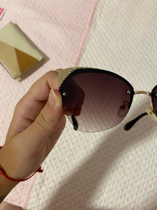 Gafas de sol marrones y doradas