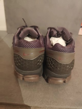Nike Vomero 5 Talla 44 Beige/Morado