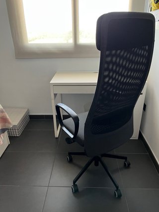 Silla de oficina negra