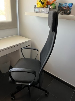 Silla de oficina negra
