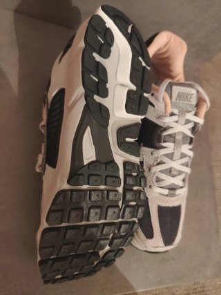 Nike Vomero 5 Talla 44