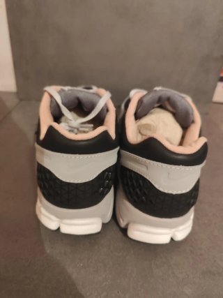 Nike Vomero 5 Talla 44