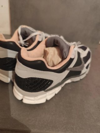 Nike Vomero 5 Talla 44