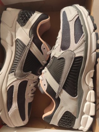 Nike Vomero 5 Talla 44