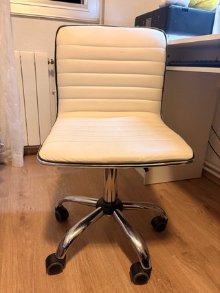 Set completo per ufficio: Torre, Monitor LG, Scrivania, Sedia, Mouse, Tastiera