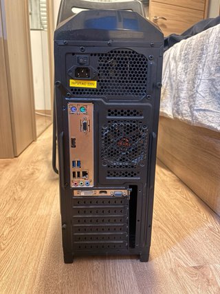 Set completo per ufficio: Torre, Monitor LG, Scrivania, Sedia, Mouse, Tastiera