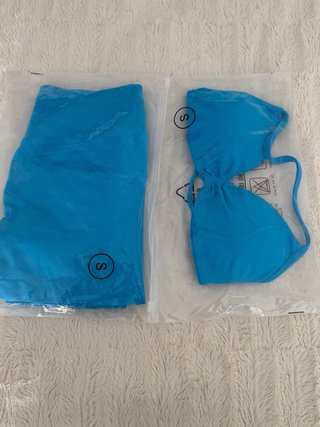Conjunto deportivo azul