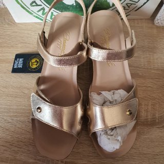 Sandalias Panama Jack doradas