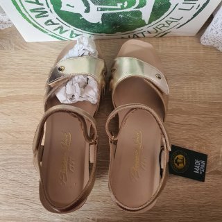 Sandalias Panama Jack doradas