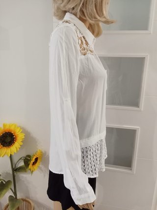 Camisa blanca bordada encaje
