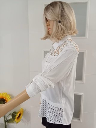 Camisa blanca bordada encaje