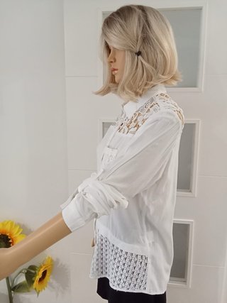 Camisa blanca bordada encaje