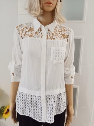 Camisa blanca bordada encaje