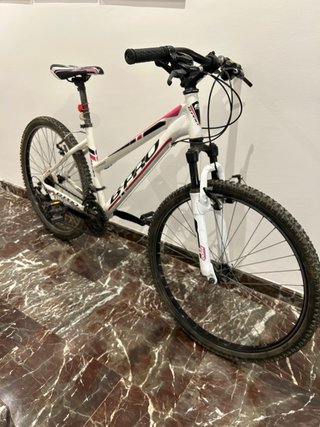 Bicicleta Montaña Blanca y Rosa
