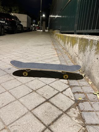 Skate con diseño geométrico