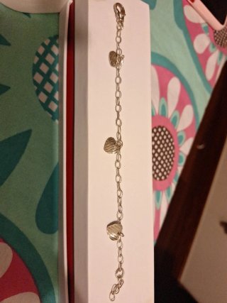 Pulsera de plata con corazones