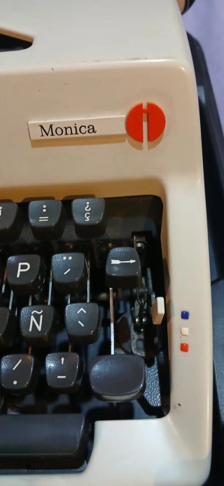 Máquina de escribir Olympia Monica