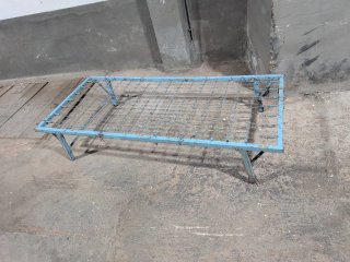 Somier vintage metálico azul. 1960-1980.
