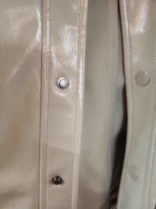 Cazadora Zara efecto piel beige