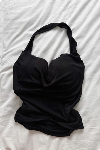 Top Halter Negro Drapeado Elegante