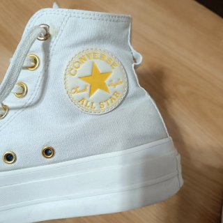 Converse blancas altas casi sin usar