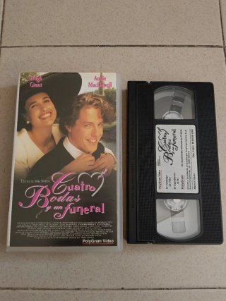 VHS Cuatro bodas y un funeral