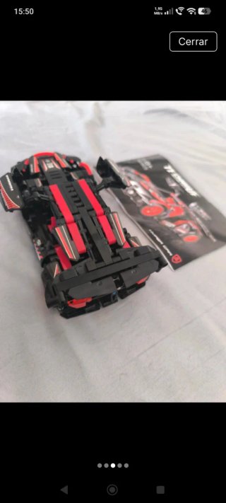 Coche de juguete de construcción