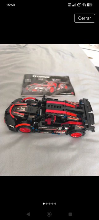 Coche de juguete de construcción