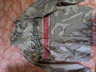 3 chubasqueros Adidas, Billabong y Quechua