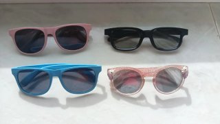 1 de las gafas de Sol o de 3D para el cine