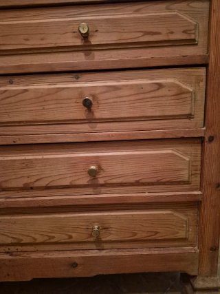 Cómoda de madera y mármol