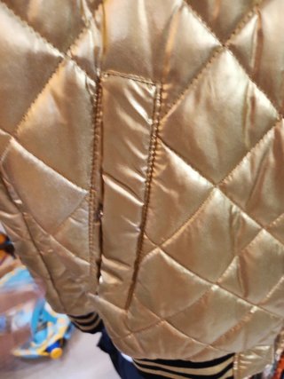 Cazadora bomber dorada Zara