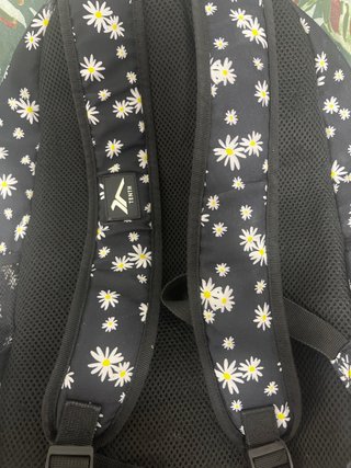 Mochila TENTH negra con estampado floral