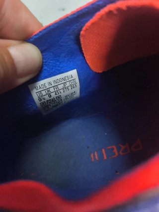 Botas de fútbol Adidas azules y naranjas