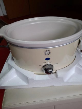 Olla Eléctrica Swan Retro Nueva