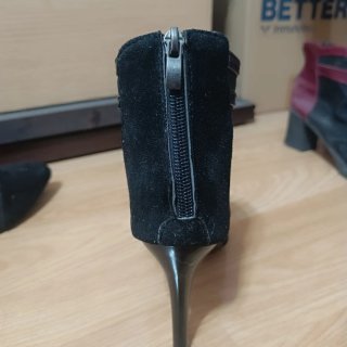 Botines tacón negros con malla