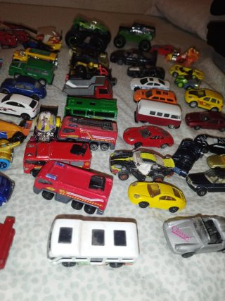 Lote de coches de juguete varios