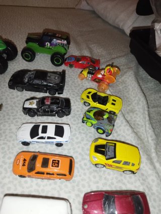 Lote de coches de juguete varios