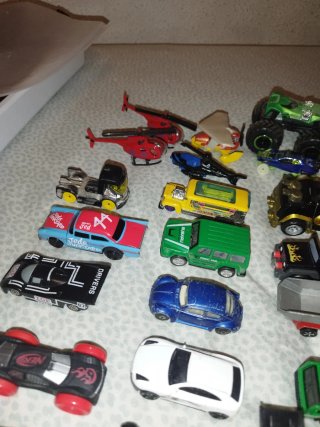 Lote de coches de juguete varios