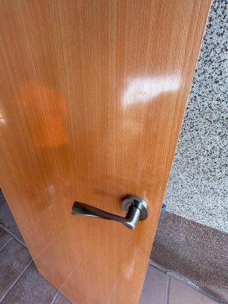 Puerta madera maciza