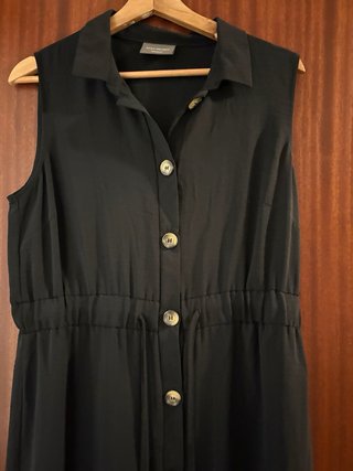 Vestido negro sin mangas
